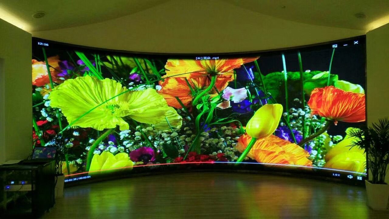 西南医科大学展厅曲面LED大屏